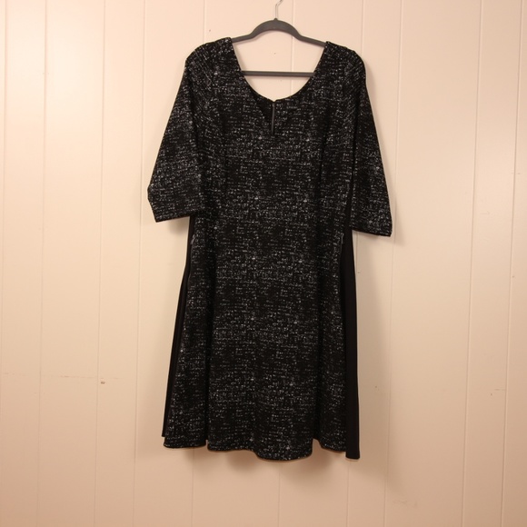 Lane Bryant Dresses & Skirts - Lane Bryant V-Neck Exposed Back Zip Midi